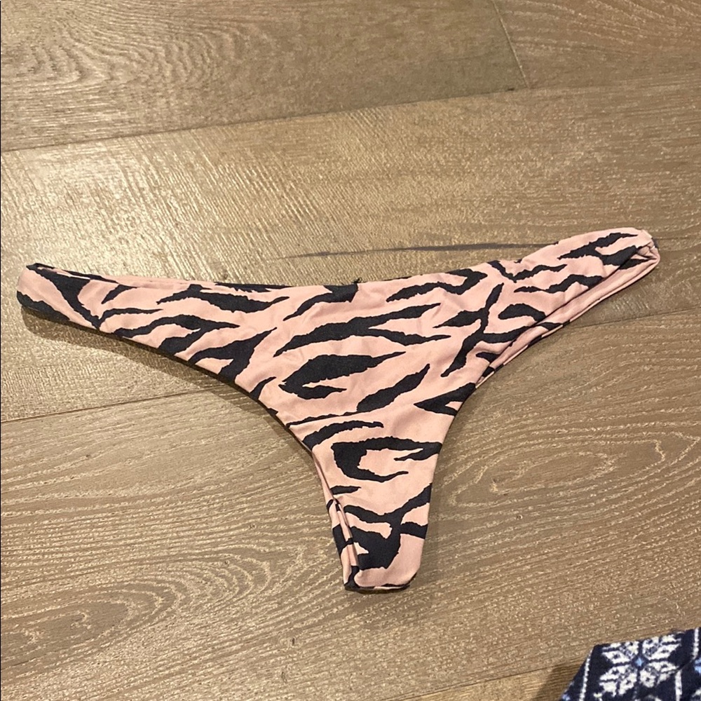 Billabong Bikini Bottoms Size M